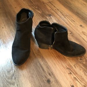 Journee Collection Desi Black Suede Ank Boots-Sold